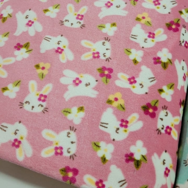 Tecido Plush Estampado Coelhinha Fundo Rosa