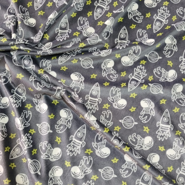Tecido Plush Estampado Foguete Fundo Cinza - Image 4