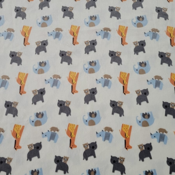 Tecido Plush Estampado Animais Fundo Off-White 1 Metro - Image 2