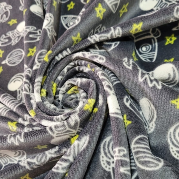 Tecido Plush Estampado Foguete Fundo Cinza - Image 5